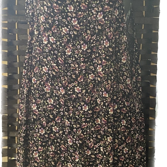 Cute medium rue 21 romper with tie straps - Picture 3 of 3